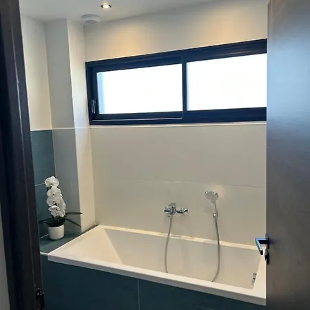 Catalya Moderne Piscine Chauffee Villa